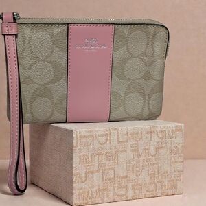 Coach Corner Zip Wristlet Light Khaki/Blush (NWT)